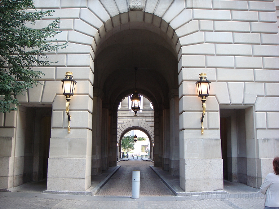 Washington DC [2009 July 03] 175.JPG - Scenes from The Ronald Reagan Building & International Trade Center and Woodrow Wilson Plaza